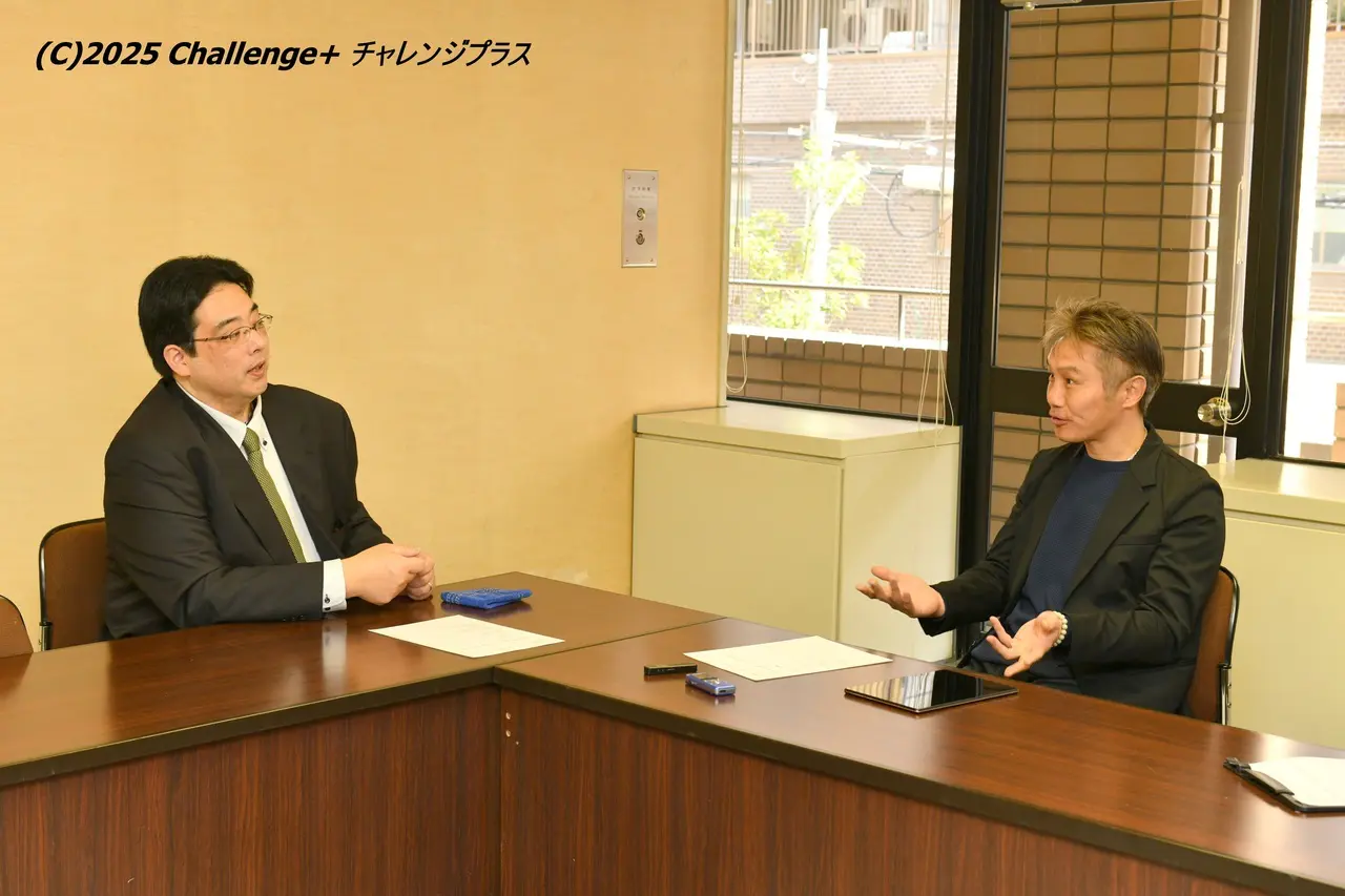 対談で語り合う様子